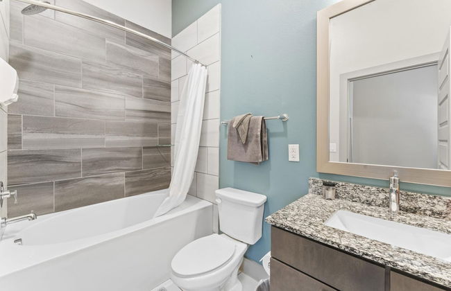 Tranquil 1BR King Suite Close to Downtown w Fast Wifi - Foto 4