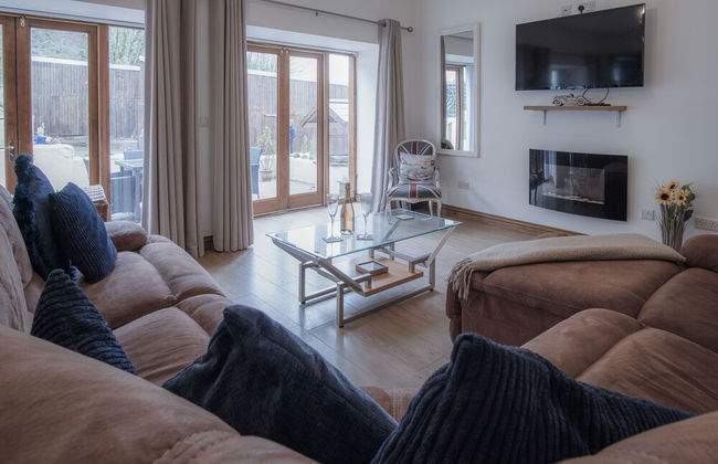 Fletcher Coach House - 3 Bedroom Cottage - Pendine - Photo 34