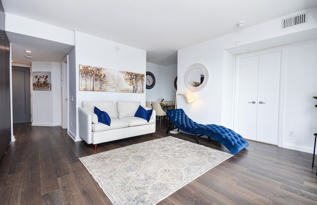 Yorkville Modern 1 Bedroom Suite Toronto - Photo 19