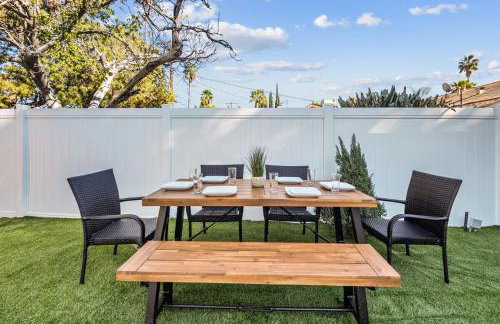 Charming Encino Retreat with Pool - Foto 27