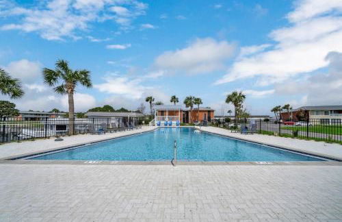 240 Queen Bed, 3 Pools, 80in TV - Foto 16