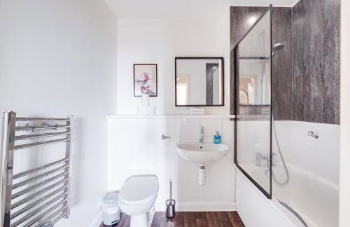 Orient CityView with FreePark and Netflix - Photo 23