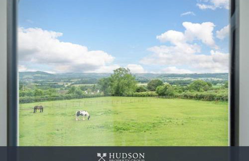 Modern Snitton Cottage & Gardens - Photo 32