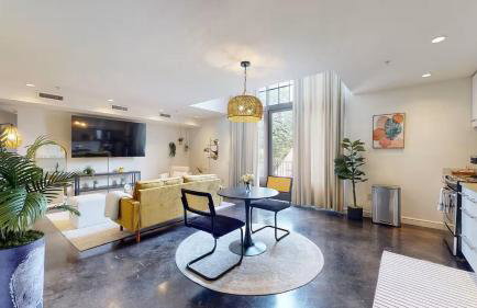 Charmingly Trendy Cloverdale Loft - Gated Parking! - Foto 1