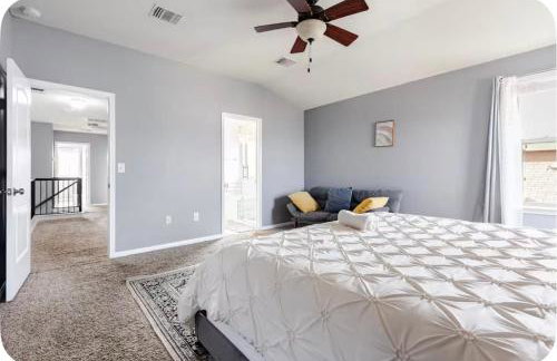 Modern 4BR Retreat, Fast WiFi, Parking, Less than 15 mins from Austin - Foto 22