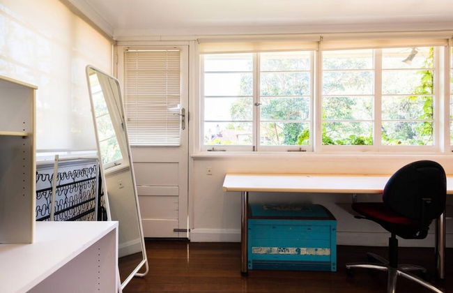 Beautiful 2 Story Manor Close to Beach and all - Foto 46