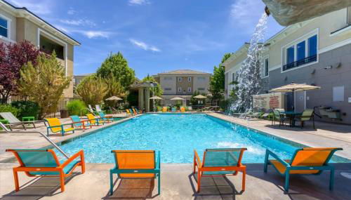 New Luxurious 1BR Apartment Heated Pool Spa & Sauna - Foto 2, sunbed