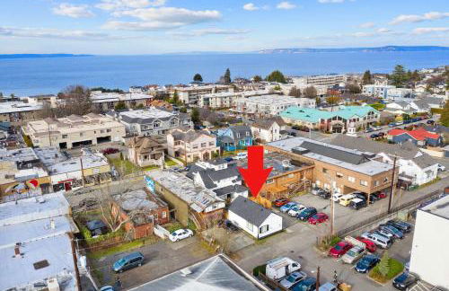 Downtown location Near the Beach Dog Friendly - Photo 64