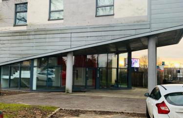 Modern 2 Bed Apartment, Close to Gla Airport & M8 - Foto 25