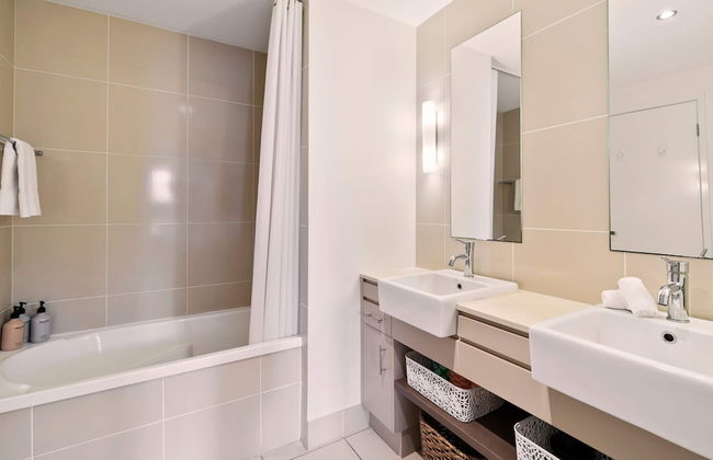 Poolside Paradise Cairns - 9 Pools BBQ Gym - Foto 28