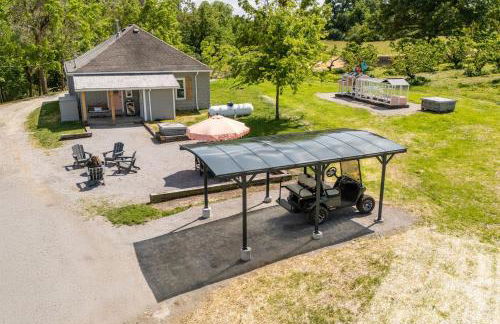 Historic Farm Cottage on 800-Acre Orchard - Foto 18