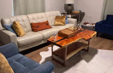 1920 Brick House-Hot Tub-Outdoor Brickoven Pizza-Pets-Breweries - Foto 7