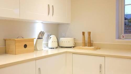 Luxury 6-Bedroom House 5 minutes from Bicester Village Shopping Outlet - Perfect for Business and Family Stays! Private Parking for 4 Cars! - Foto 3, toaster