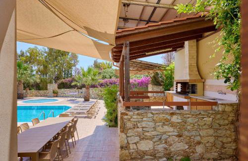 Family seaside Kladissos Villa with private heated pool! - Foto 61