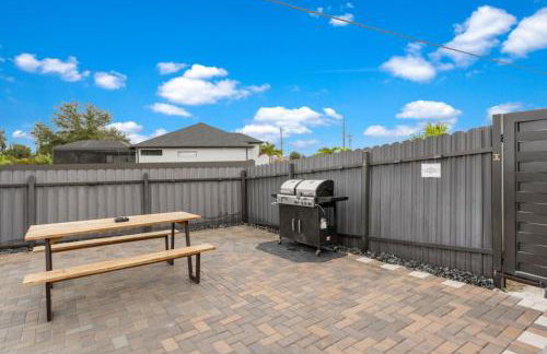 Relax & Play in Cape Coral Pool BBQ Family Fun - Foto 6