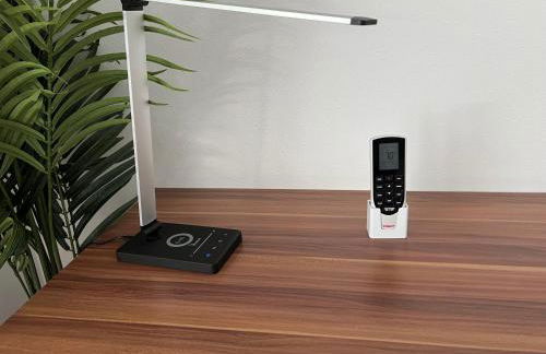 Modern 4 King Beds, Beautiful Large Backyard, Golf, WFH, Long Stays, WI-FI, FWY, 25 mins to Beach - Photo 19