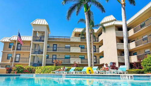 End Unit Steps from Beach Access w/ No Crazy Beach Prices - Foto 2