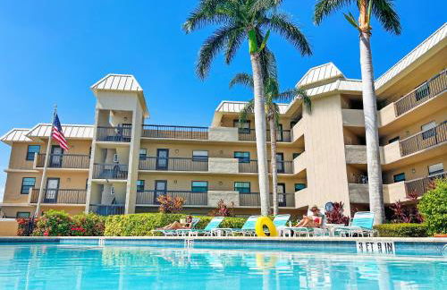 End Unit Steps from Beach Access w/ No Crazy Beach Prices - Foto 2