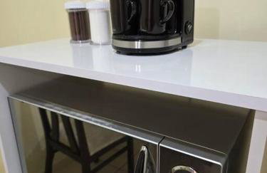 Edificio Hayannes - 1 Quarto - 1 Cozinha - 1 Banheiro - Garagem Coberta - Self Check in -Taxa Para Hospede Com Pets - Foto 7