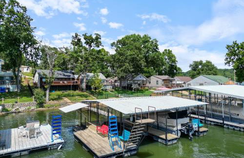 Pet-Friendly Lakefront Home in a Quiet Cove w/ Netflix, Outdoor Seating, Boat Slip - Foto 35