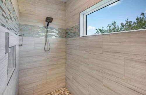 Spacious Home With Heated Pool! Sleeps 15! Billiard table! - Foto 10