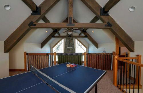 Scenic Mountain Cabin with Creekside Deck & Outdoor Fireplace near North Meadow Creek, Montana - Foto 26