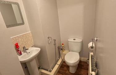 Cosy detached 3-bed, free parking, near Manchester - Foto 10