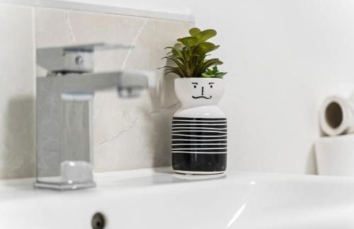 Lotus Haus - Wellington Homes - 4 BDR With Gated Parking - Foto 29