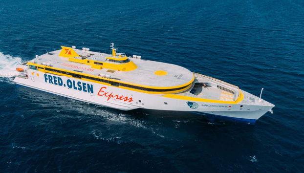 Vous arriverez à Tenerife en moins de deux heures !