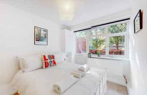 Modern 4BR Kings Cross - Patio & Balcony - Foto 10