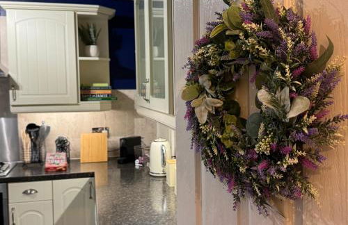 Cherry Blossom Apartment - 3 bed, parking, garden - Photo 32