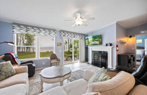 Bayfront Escape Hot Tub, Kayaks Dogs Welcome - Photo 9