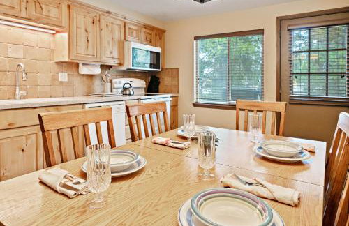 Trapper 8: Cozy 4-Bedroom Condo, 1 Minute to Yellowstone, perfect for 8 guests. - Foto 47