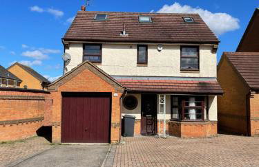 Large, 3 Floors, Quiet, Sleeps 16, 4 Bathrooms, 5 Parking, Semi rural Leicester - Foto 5