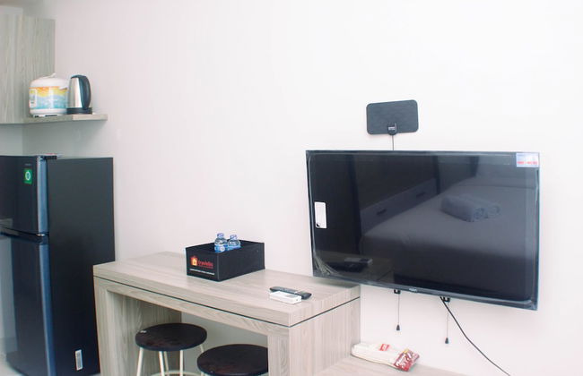 Homey And Minimalist Studio At Vasanta Innopark Apartment - Photo 6