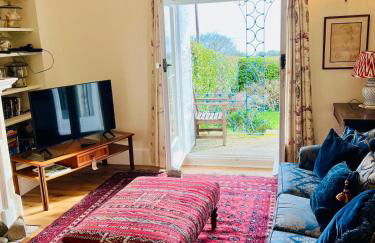 Amazing Large House, Lovely Newly Fitted Kitchen, Sleeps 8 , Nice Views and Garden, Plus a Beach Hut that is Located on Lyme Regis Beach - Photo 7