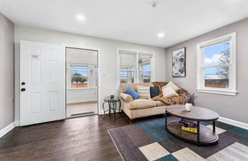 Two Dulles homes 1 price sleeps 16 w-EV parking - Foto 23