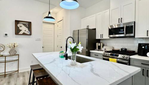 Colorful Dining Experience in Cozy Getaway - Foto 4