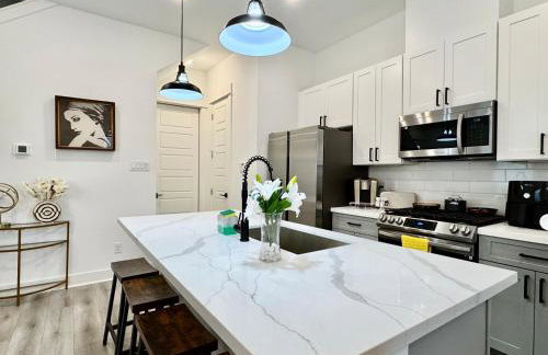 Colorful Dining Experience in Cozy Getaway - Foto 4