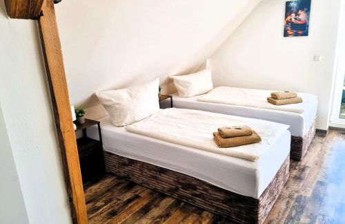 CJS Apartments - Chill or Drive am Nürburgring, new Box Spring Beds, new furniture, WLan, Spacious Rooms, Quiet Location - Foto 34