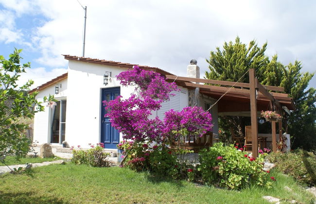 Holiday Home With Garden in Kritinia - Foto 1