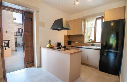 Pavlina Villa , a hidden gem with heated pool and ping pong! - Photo 17