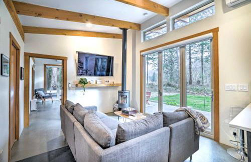 Heated Swim Spa! 15-Acre Cabin on Skykomish River - Foto 3