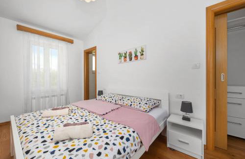 Charming Villa with Pool - Foto 32