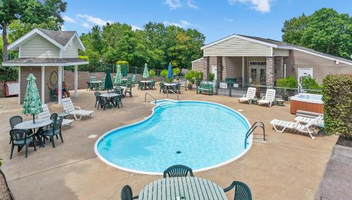 Lake Hideaway - Waterfront Condo with Resort Perks - Foto 4