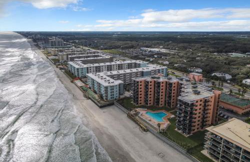 Oceanfront Sunrise Overlooking Pool Walk to shopping dining Sunrise 805 - Foto 26