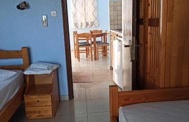 Giannis Gerakios apartments by climbing house - Photo 17