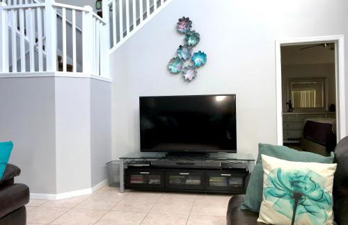 Sunny South Facing Pool with Hot Tub and Lake View Near Disney - Foto 9