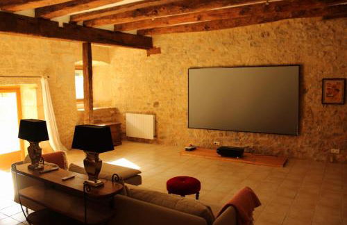Gîte de La Devèze - salle de cinéma privée - accueil chevaux - Foto 11