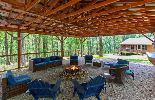 20 acres w Private Pavilion, Fireplace & Fire Pit - Foto 12